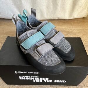 Women’s Climbing Shoes - Size 7